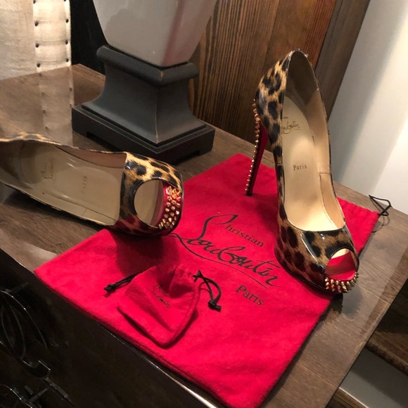 Classy CHRISTIAN LOUBOUTIN Patent Leopard Print Spikes - Picture 3 of 8